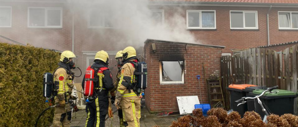 Schuur uitgebrand aan Woolderweg