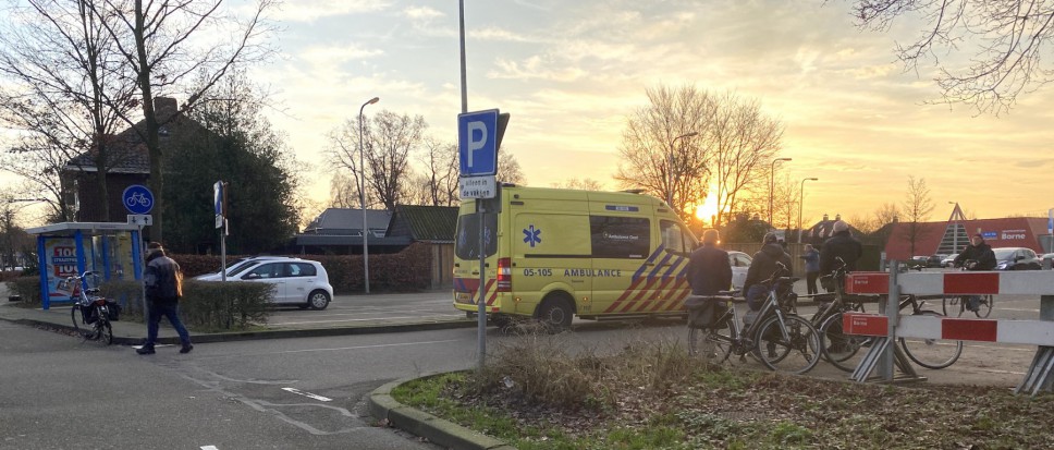 Fietser geschept door auto